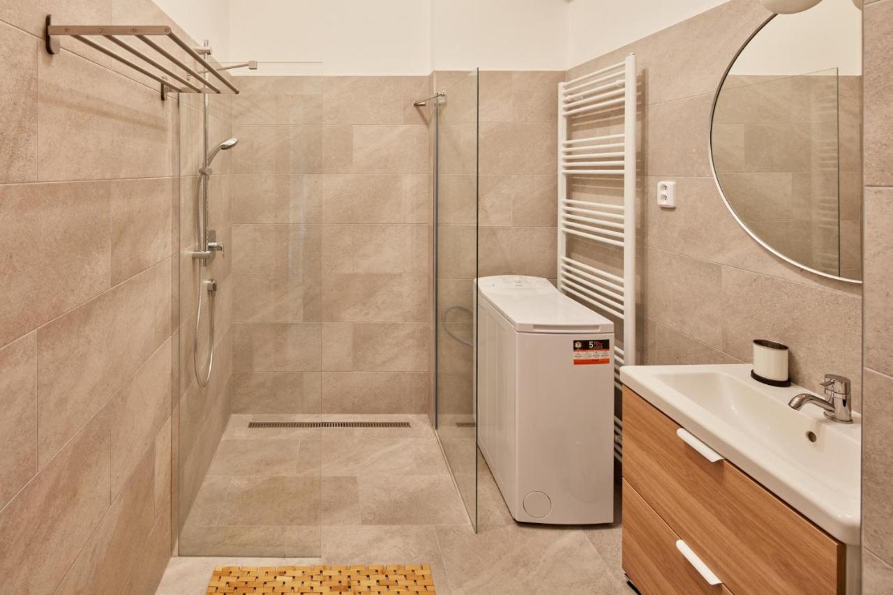 Prague Days - Spacious 3Bdr Apartment - Trendy Neighbourhood Экстерьер фото
